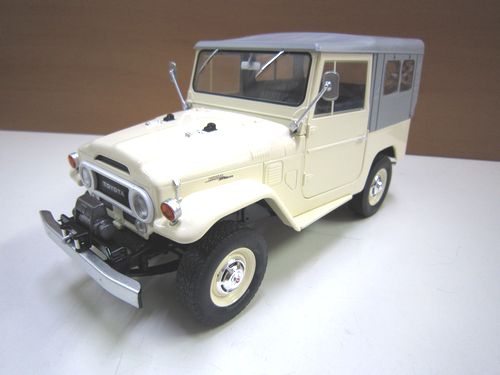 ランクル40 幌 ベージュ 1967 1/18 ダイキャスト製 新品 トリプル9