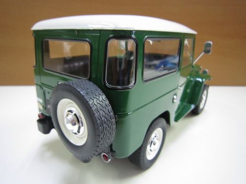 ランクル\"40\"の1/18スケールミニカー 京商からイエローボディのトヨタ ランドクルーザー40が1/18