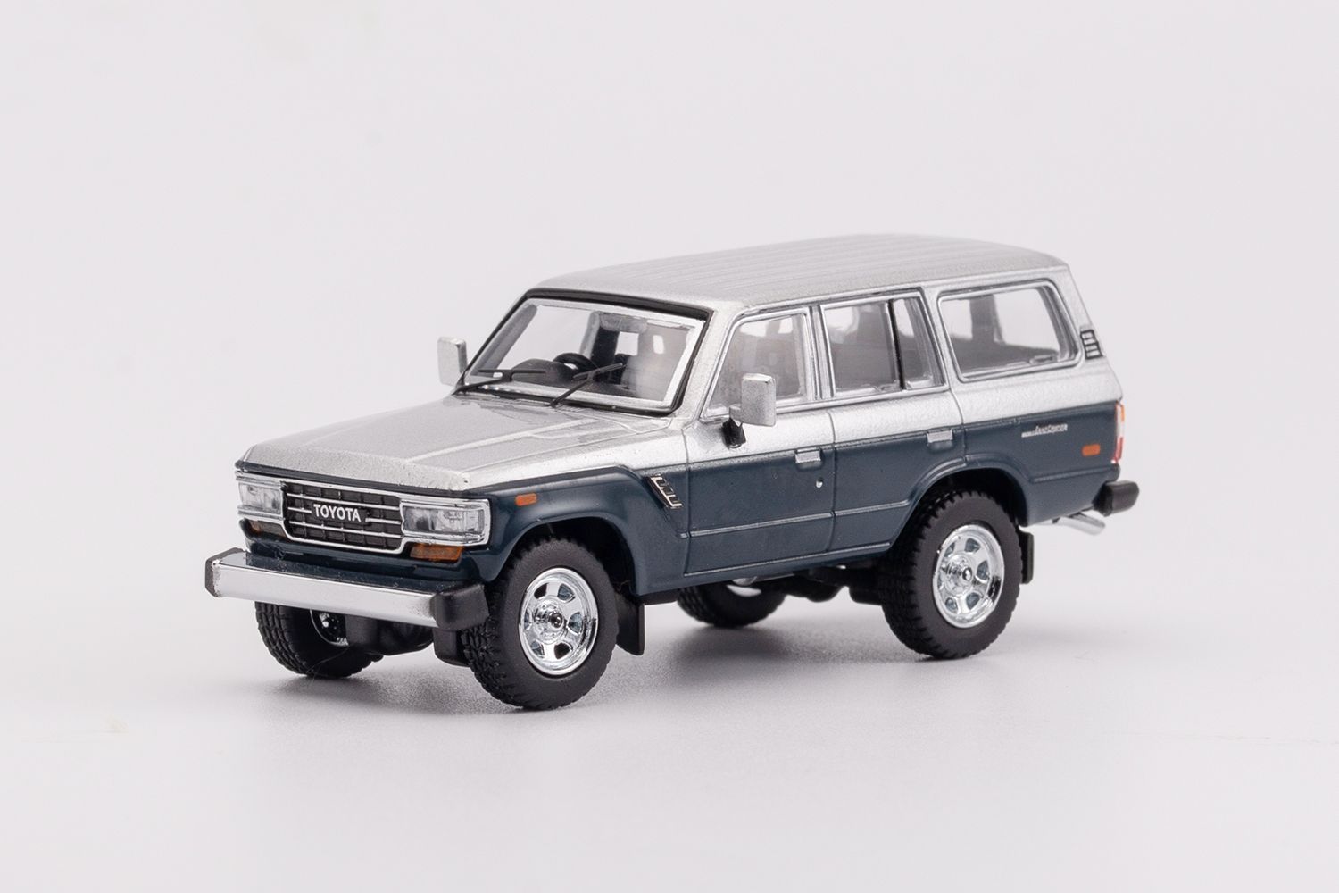 GCD トヨタ ランドクルーザー 60 右ハンドル シルバー/ダークブルー 1
