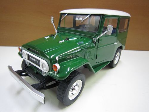 ランクル40 バン グリーン 1967 1/18 ダイキャスト製 新品