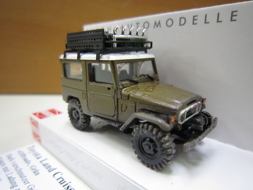 BUSCH トヨタ ランドクルーザー Crazy Cars 1/87ミニカー BUSCH トヨタ ランドクルーザー Crazy Cars 1/87ミニカー