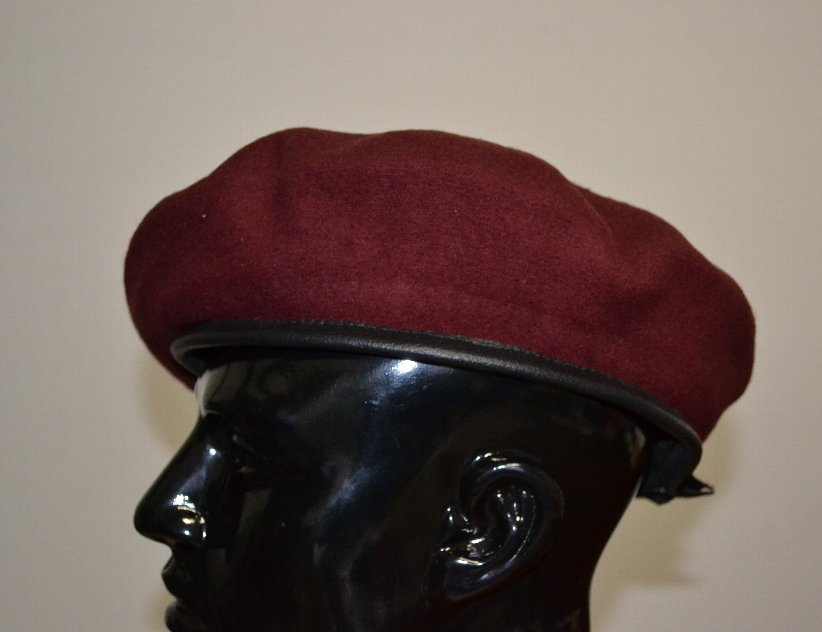 WW2☆イギリス軍☆パラレジメントバッジ付☆ベレー帽☆空挺部隊