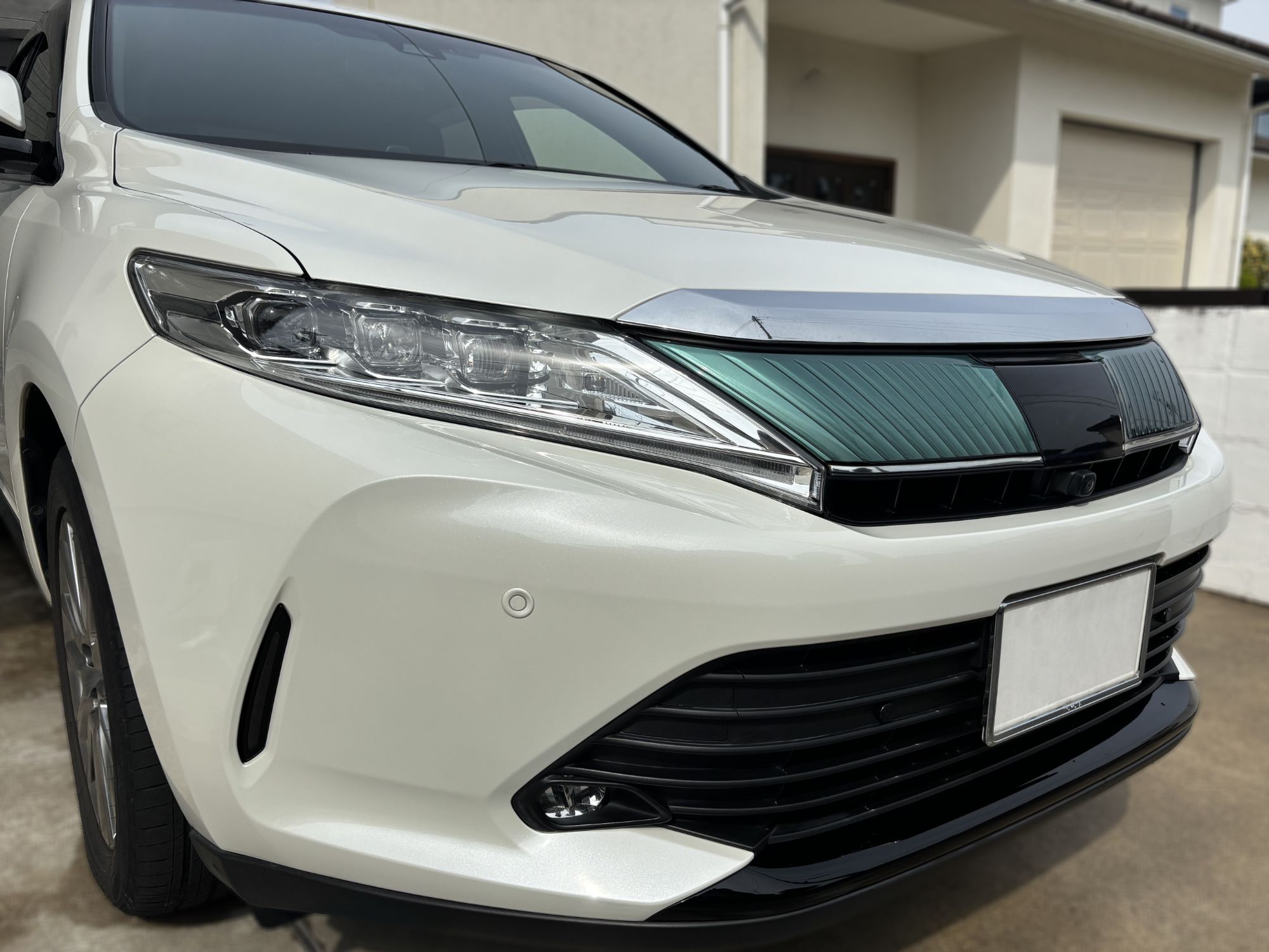 Tint+ トヨタ ハリアー 60系 後期 フロントエンブレム 用 (☆ブラック