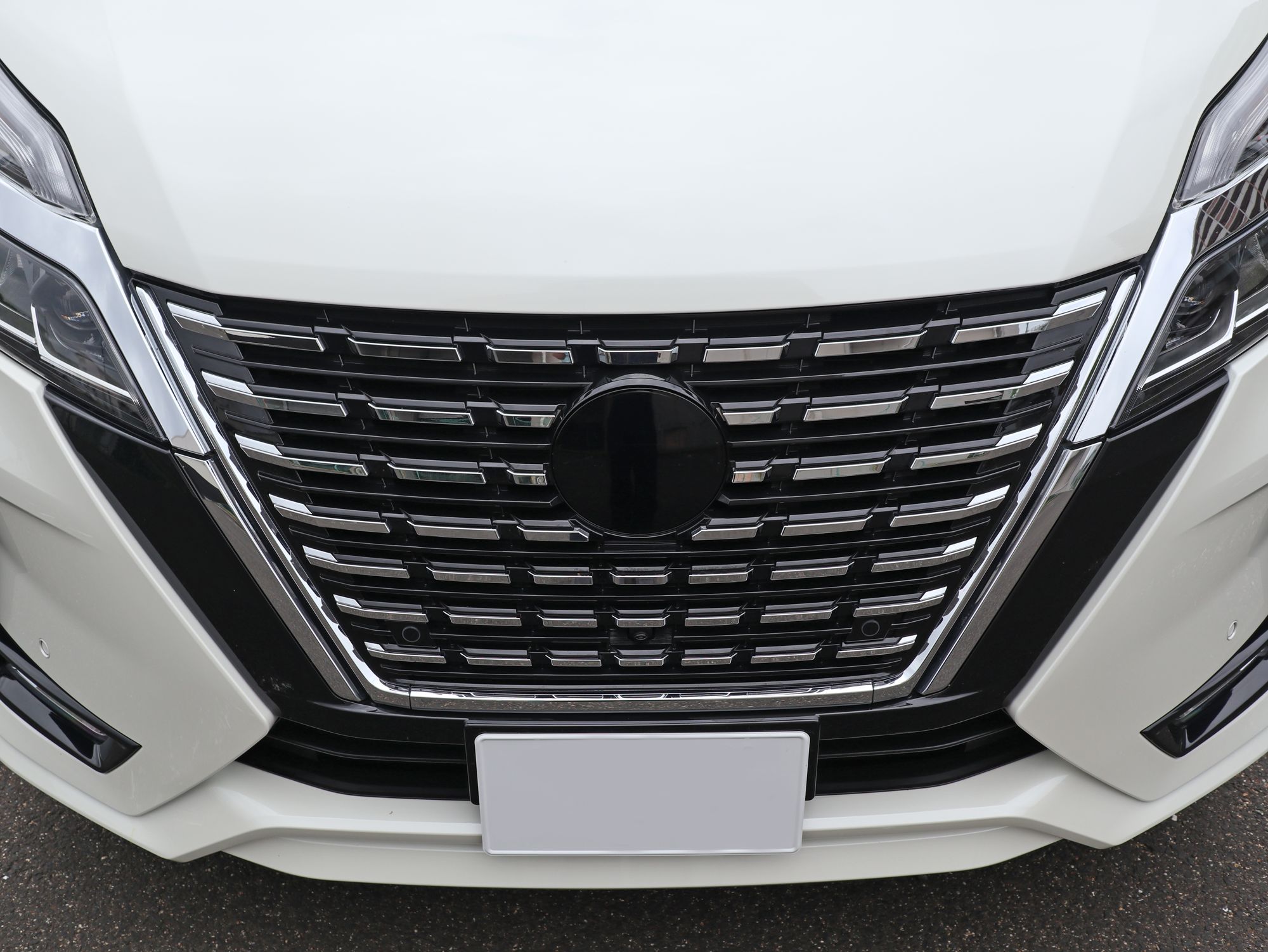 Tint+ 日産 セレナ C27 後期 フロントエンブレム 用 (☆ブラック 