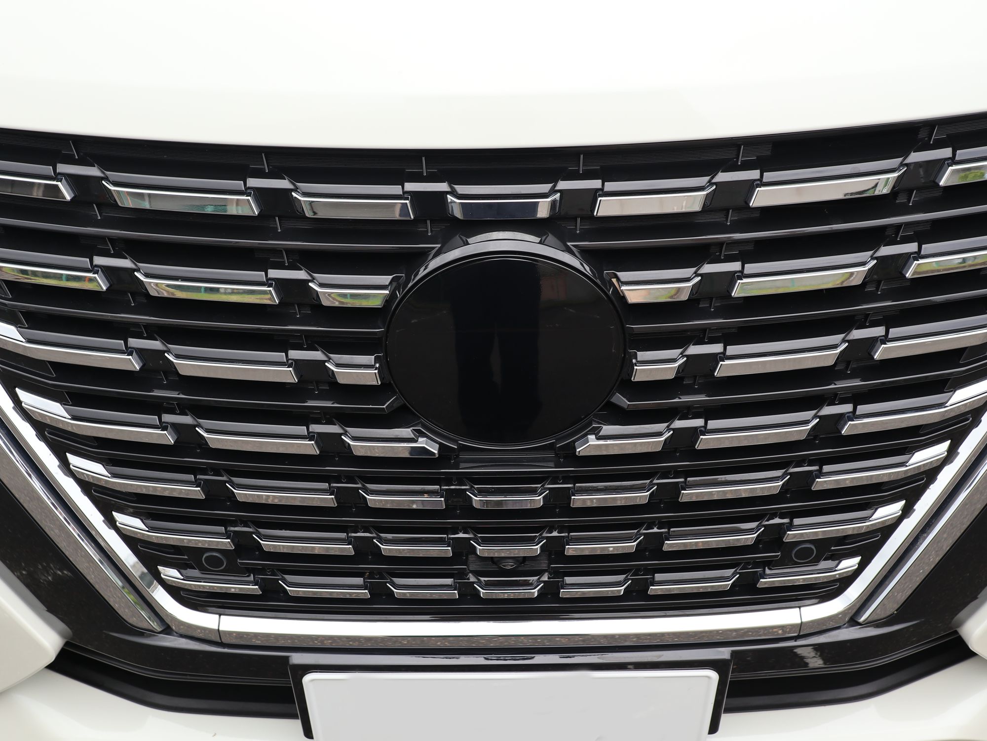 日産 後期 C27 セレナ フロントグリル エンブレム e-POWER用 HWS