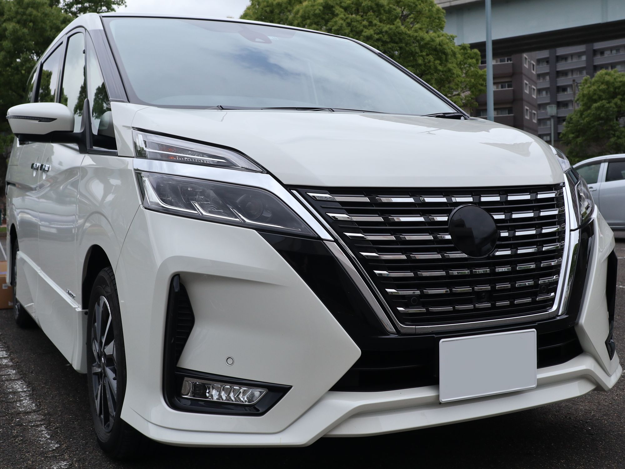 Tint+ 日産 セレナ C27 後期 フロントエンブレム 用 (☆ブラック 