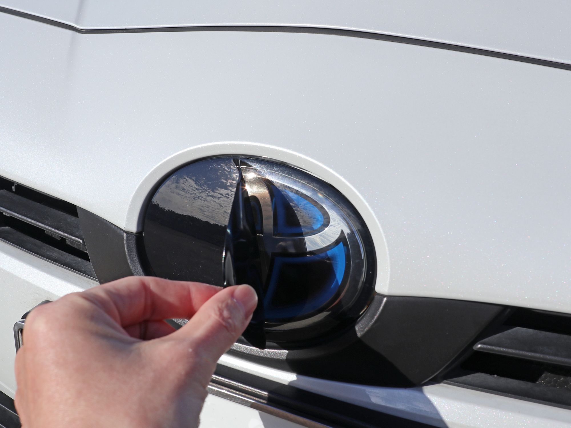 Tint+ トヨタ プリウス ZVW50/ZVW51/ZVW55 後期 フロントエンブレム 用 