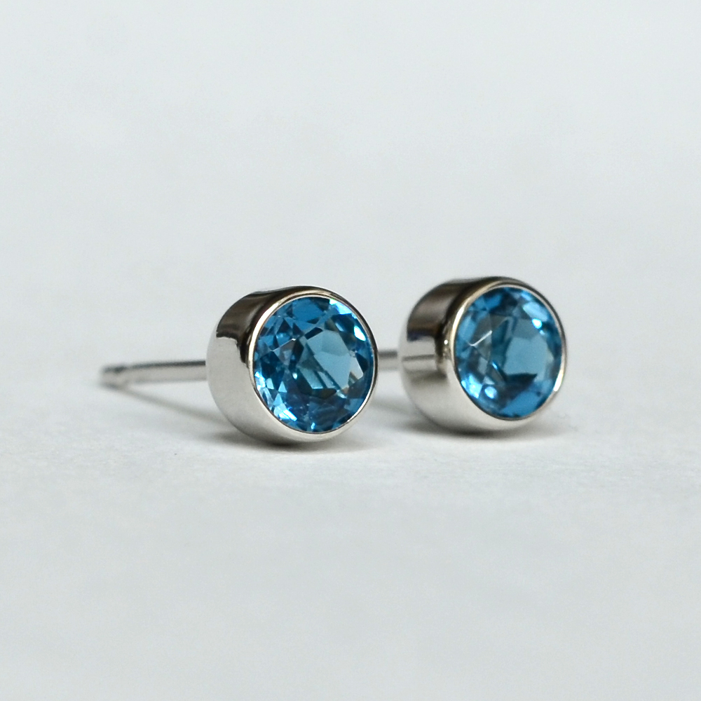 Pt900製ロンドンブルートパーズピアス | Jewelry Craft DECORA の