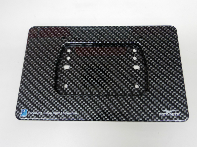 ピアジオグループ純正　ナンバープレートホルダー Moto Guzzi ライセンスプレートホルダー | デージーカンパニー通信販売