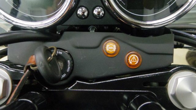 モトグッツィ純正部品メーターカバーMOTO GUZZIマーク