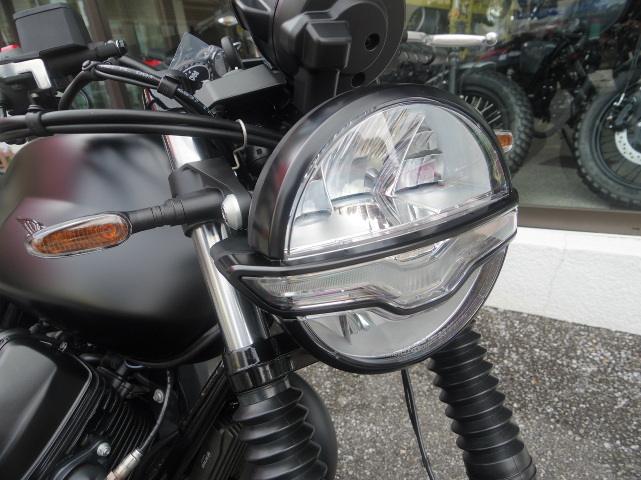 Moto Guzzi V7Stone ユーロ５モデル(850cc) 用ウィンドスクリーンKIT | デージーカンパニー通信販売コーナー（DGW）