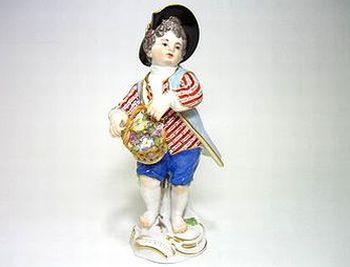 マイセン陶器人形置物　フィギュリン　花を摘む少年 マイセン陶器人形置物 フィギュリン 花を摘む少年
