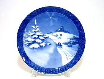 ロイヤルコペンハーゲン クリスマスプレート 1915年 デンマークの雪景色 15％Off | 輸入洋食器店アイン お宝倉庫
