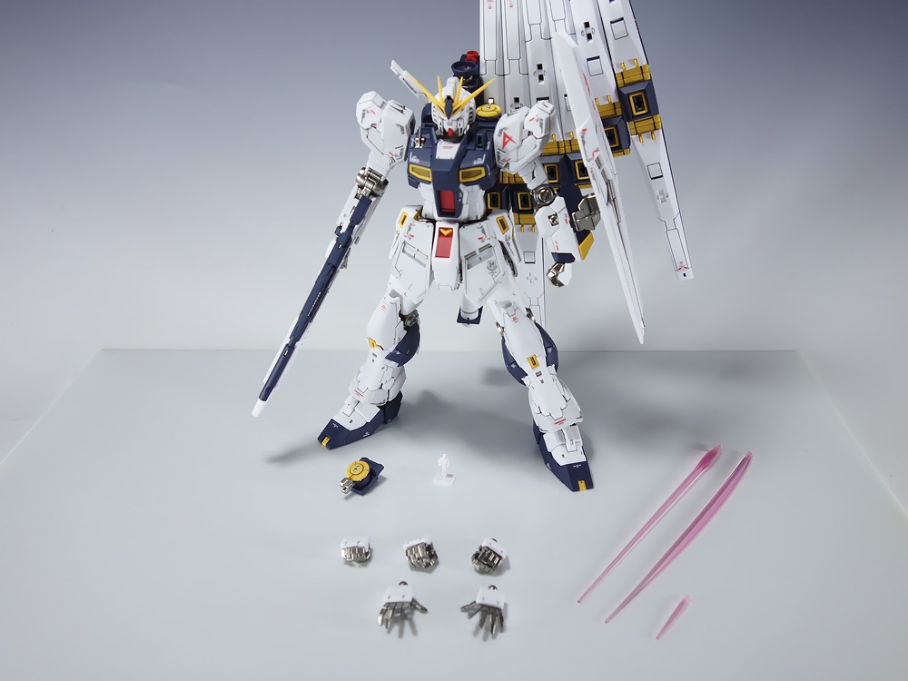 プレミアム完成品】バンダイ RG 1/144 νガンダム | プラモデル ガンプラ 製作代行 完成品販売 EVOLVE WORKS