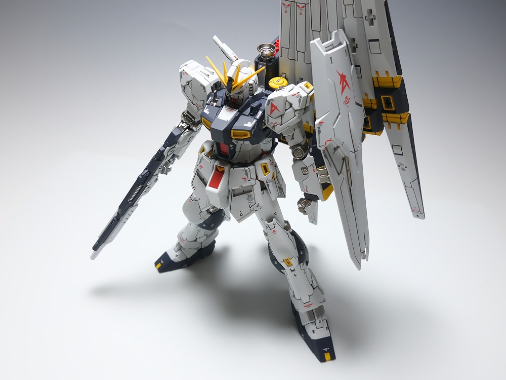 ガンプラ RG 1/144 νガンダム 塗装完成品 全塗装【プレミアムプラス完成品】バンダイ RG 1/144 νガンダム