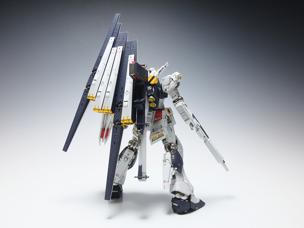Rg νガンダム 塗装完成品 全塗装【プレミアムプラス完成品】バンダイ RG 1/144 νガンダム