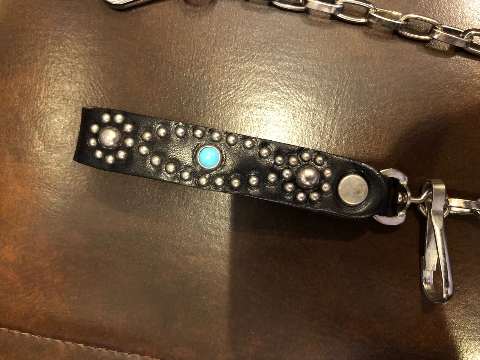 HTC WALLET CHAIN D-STYLE STUDS TQ / BLACK | FLARY