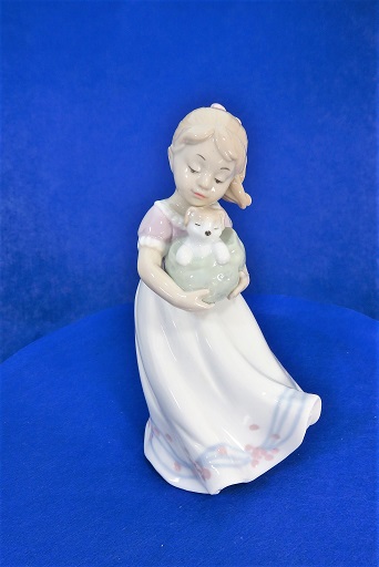 ポーセリン人形 子犬を抱いた少女 | 陶磁器専門店 布佐陶芸
