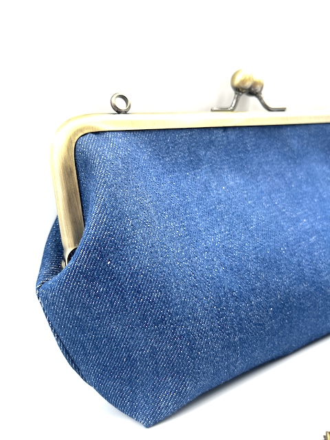 新品タグ付♡ジルボーのデニムポーチ♡韓国 正規品 GIRBAUD スクエア 青 新品タグ付♡ジルボーのデニムポーチ♡韓国 正規品 GIRBAUD