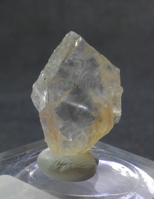 フェナカイト（フェナサイト、宝石質）原石12，5Ct（ロシア