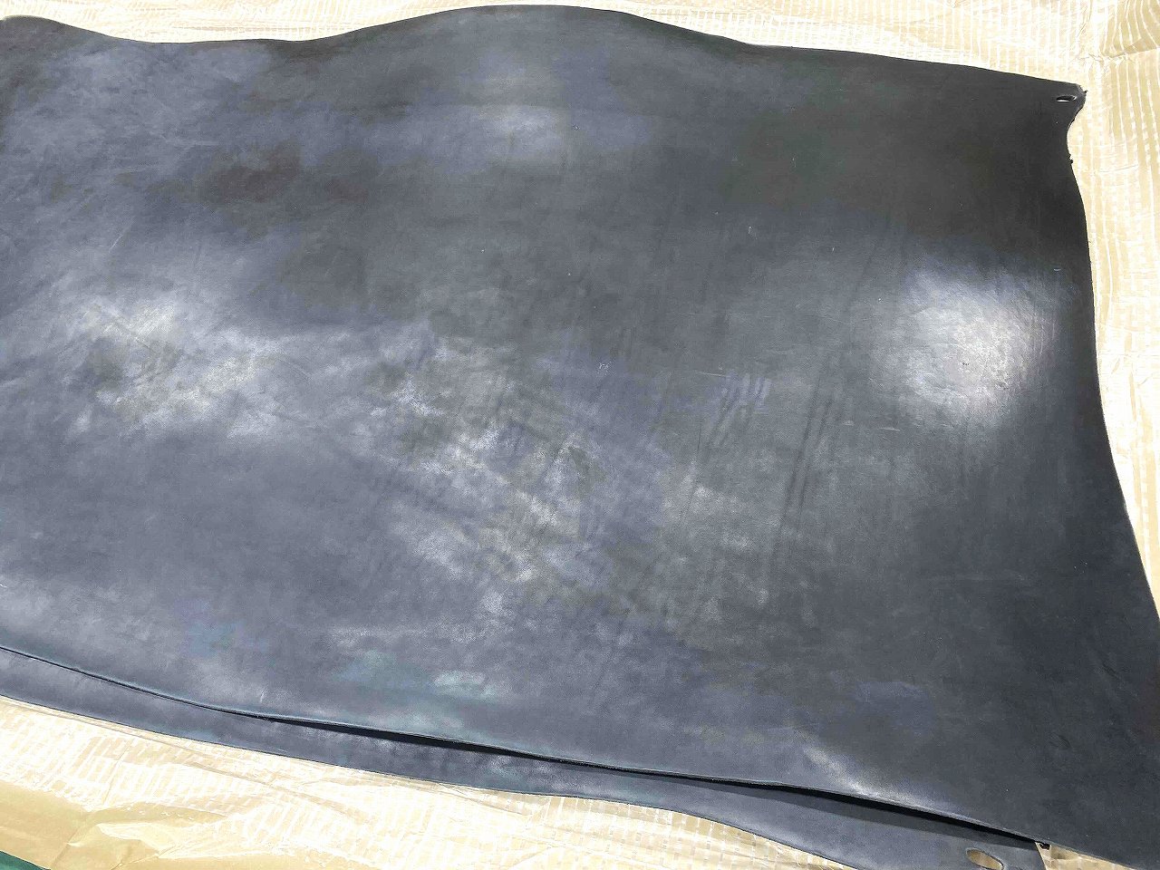 昭南皮革 多脂ベンズ黒 6.0mm | レザークラフト革材料 通信販売