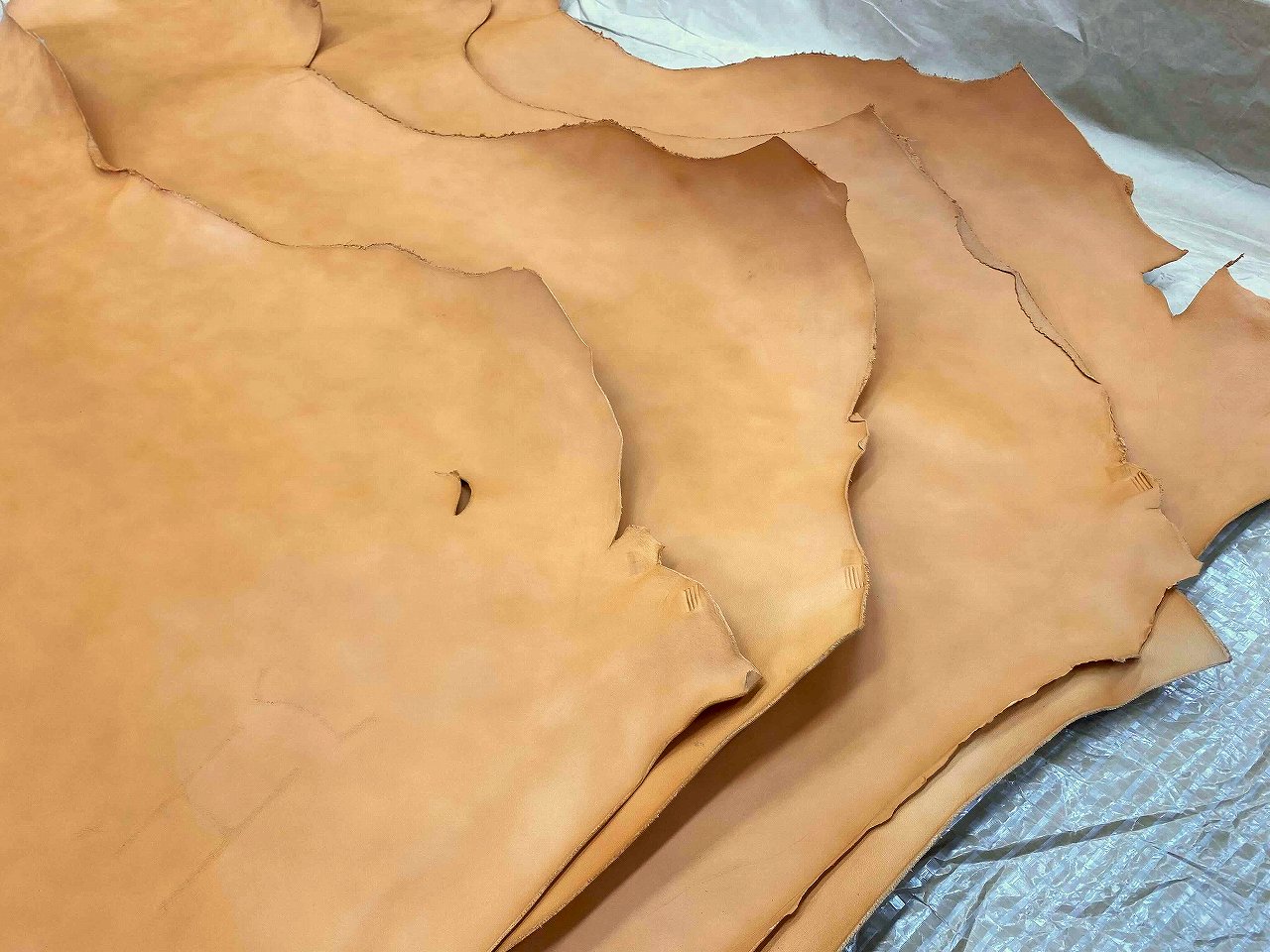 レザー マジェステ オルテガ ネイティブ ハンドメイド