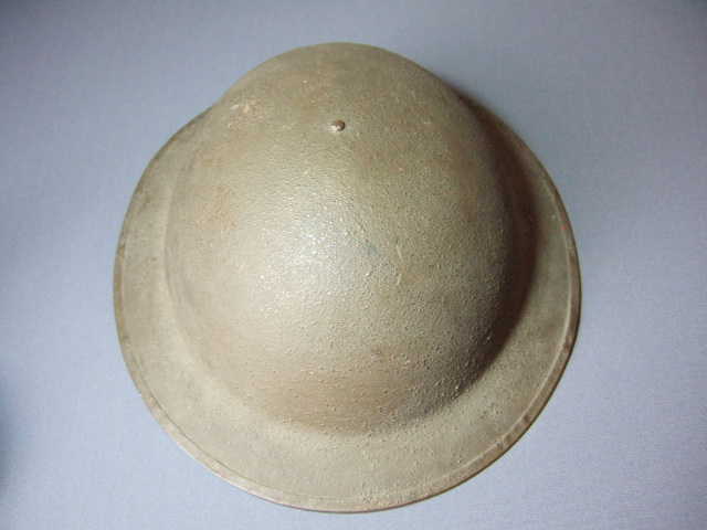 アメリカ軍？イギリス軍？皿形ヘルメット（1942年の刻印あり