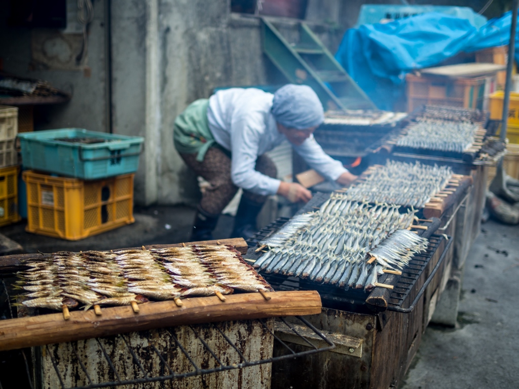 鯖子のあぶり（サバ幼魚）串 【桜の木】浜中倫代おばちゃん作 | 梶賀の