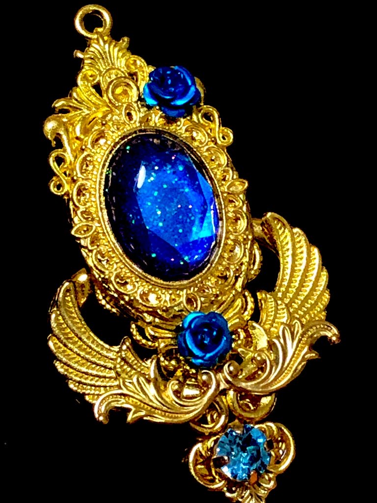 青い宝石のネックレス(ジャンク品)アクセサリー