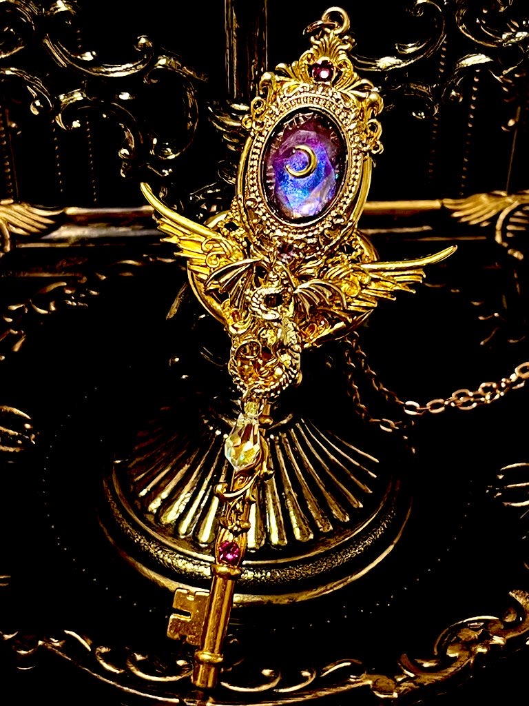 夜を巡る星龍の鍵ネックレス | Kira Kawa Rainbowのお店☆