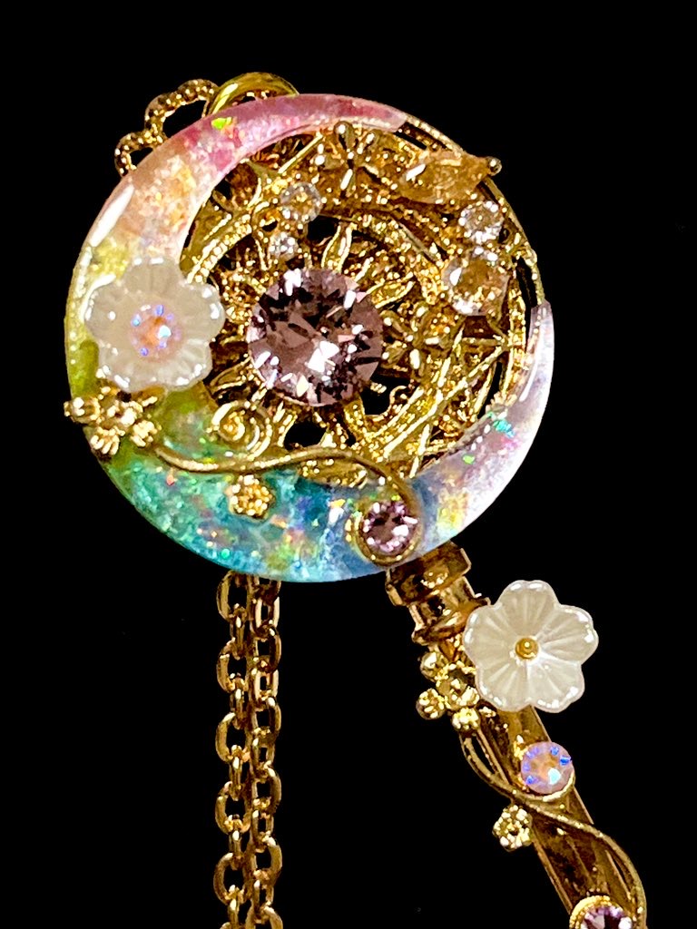 華咲く虹色のお月様鍵ネックレス | Kira Kawa Rainbowのお店☆