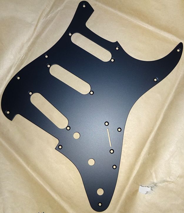 ストラト ピックガード11点スタンダード・タイプ ブラック艶消しハード