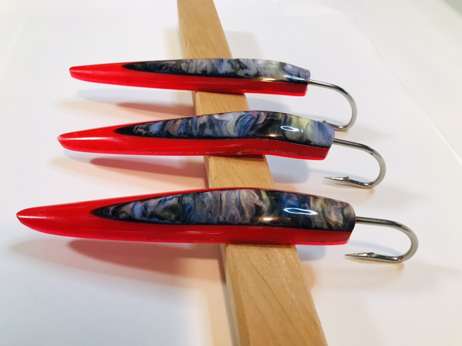 13cm 鳥山漁具 トローリング 横流れブラックレッド 裏レッドラメ弓角