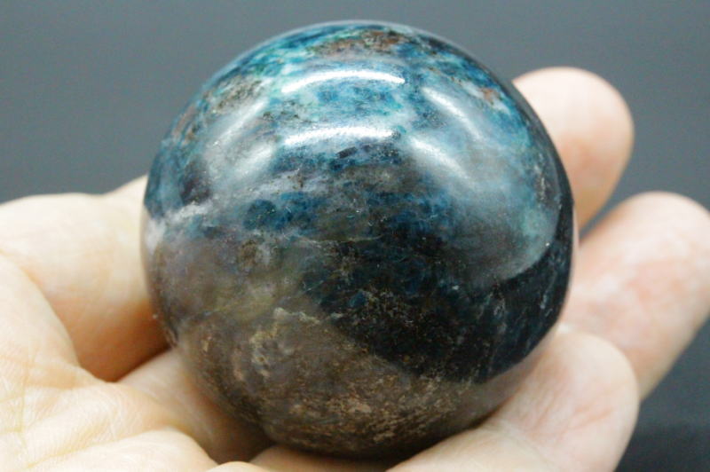 激レア！ロシア産ガーネット・イン・カイヤナイト46mm丸玉【高品質