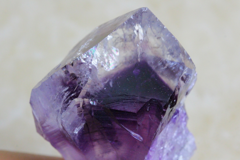 超光沢超透明！ブラジル産アメジストファントム原石【最高品質・超透明