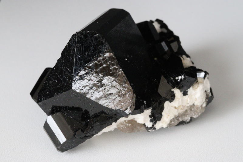 極上テカテカ！高波動ナミビア産ブラックトルマリン原石106g【最高品質