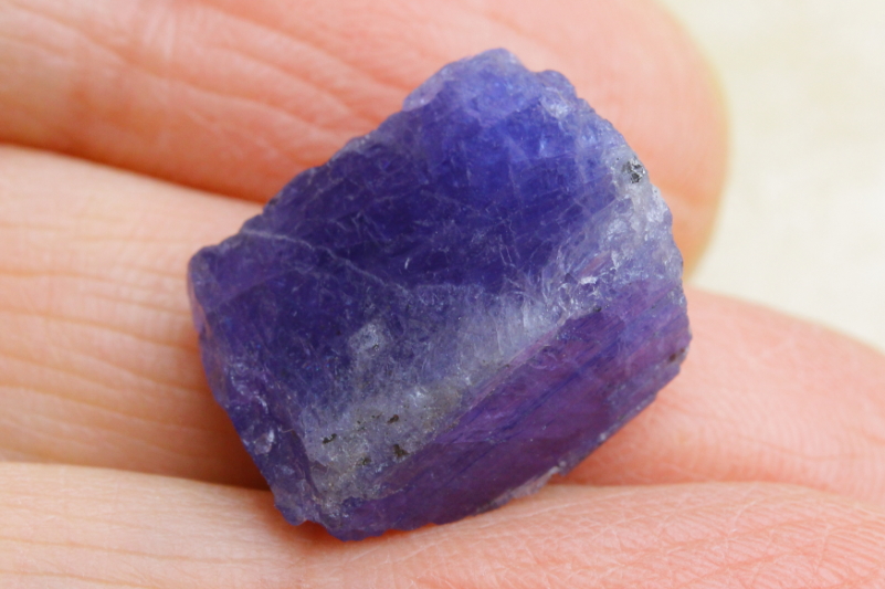 激レア！高品質タンザナイト原石【高品質・激レア