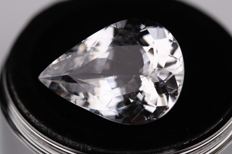 完全透明！超ビッグサイズ13.0ct！最高波動ロシア産フェナカイト