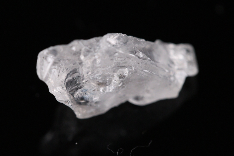 まるごと超透明4.4ct！超高波動ロシア産フェナカイト原石【最高品質