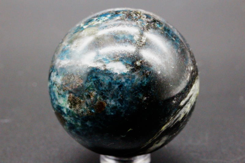 レア　高品質　美品　アイオライト　カイヤナイト　エメラルド　スフィア　丸玉 激レア！ロシア産ガーネット・イン・カイヤナイト46mm丸玉【高品質