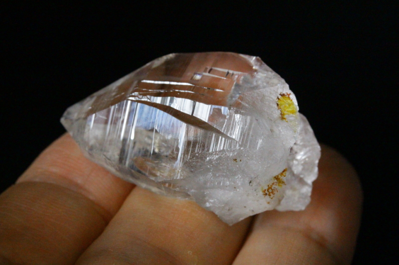 価値ある逸品！ガネーシュヒマール水晶　ポイント！ レインボーが綺麗！ 極上！キラキラレインボー！超透明ガネーシュヒマール水晶26.0g