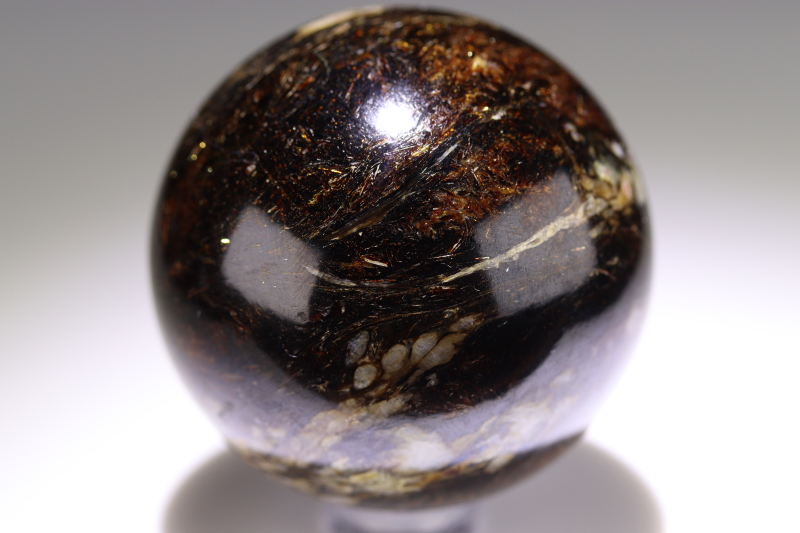 極上ギラギラ！ナトロライト入り49mm！ロシア産アストロフィライト丸玉