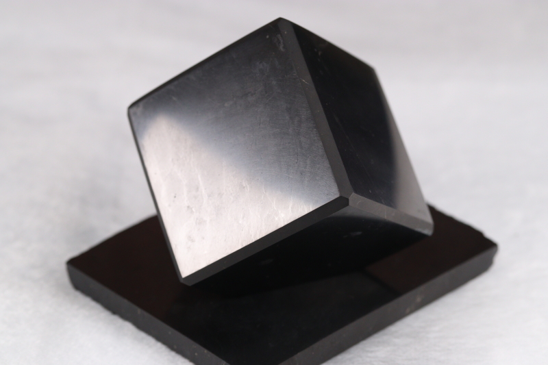 原石 シュンガイト タンブル 500g 光沢あり #電磁波対策 浄化・電磁波対策用！シュンガイト・キューブ60mm台座付き【最高品質