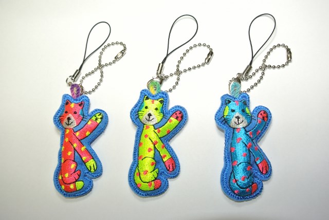 猫ちゃんイニシャルチャーム k | マック刺繍