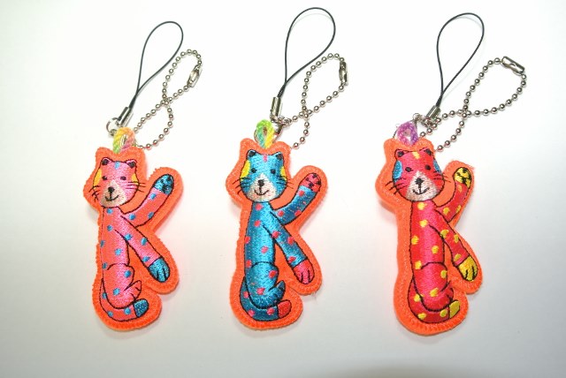 猫ちゃんイニシャルチャーム k | マック刺繍