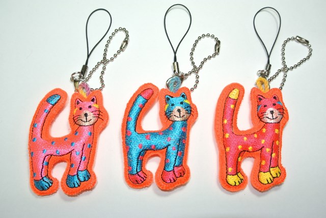 猫ちゃんイニシャルチャーム H | マック刺繍