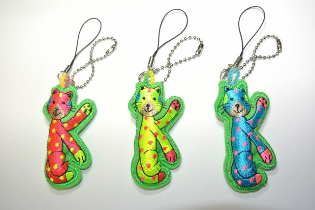 猫ちゃんイニシャルチャーム k | マック刺繍