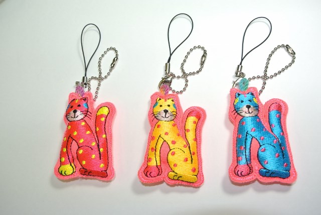 猫ちゃんイニシャルチャーム N | マック刺繍