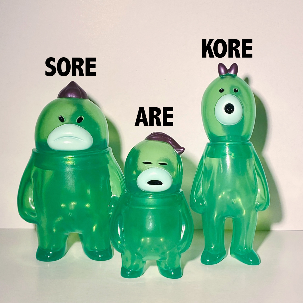 アレ、ソレ、コレの見守りソフビ人形【限定GID Clear Green】 | MAD