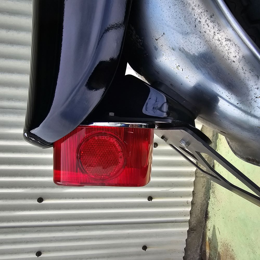 KZ1000 テールランプブラケット